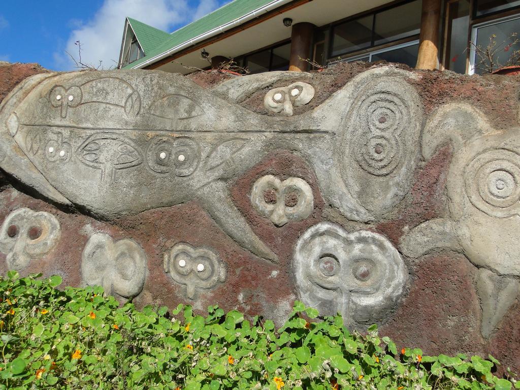 Tupa Hotel Hanga Roa Exterior foto