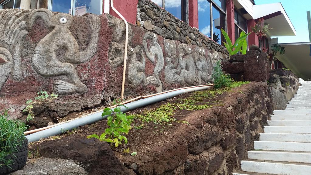 Tupa Hotel Hanga Roa Exterior foto
